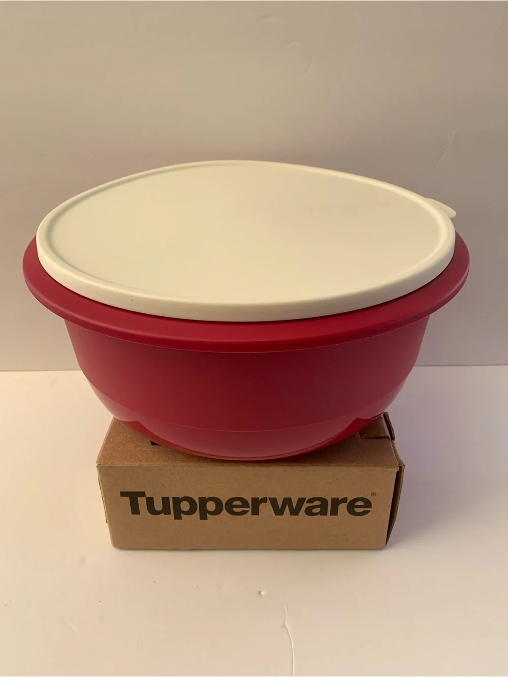 Tupperware Burgundy Bowl with Cream Lid 6 L (25 1/4 Cups)
